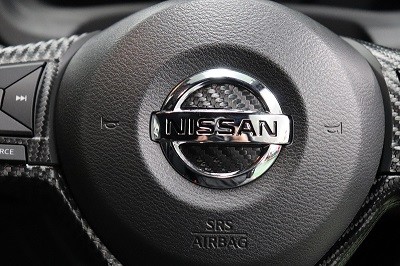 ノートＥ１２　車種別カット済みカーボンシート貼り込み