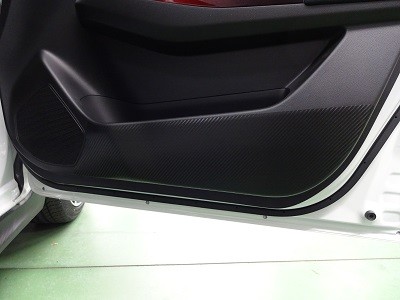スイフト　車種別カット済みカーボンシート貼り込みドアパネル