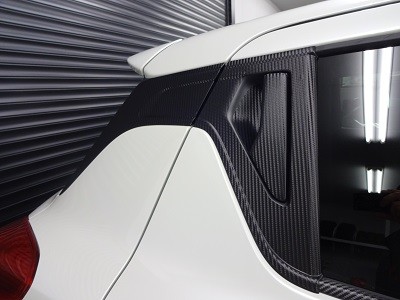 スイフト　車種別カット済みカーボンシート貼り込みピラーリア