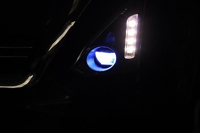 トール　フォグランプレンズフィルム貼り込み