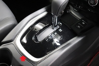 エクストレイルＴ３２　カット済みカーボンシート貼り込み