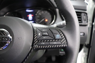 エクストレイルＴ３２　カット済みカーボンシート貼り込み