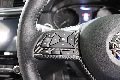 エクストレイルＴ３２　カット済みカーボンシート貼り込み
