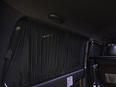 ハイエース新車販売 カーテン取付