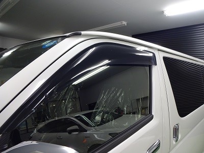 ハイエース新車販売 バイザー取付