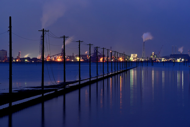 海中電柱と工場夜景 写真共有サイト フォト蔵