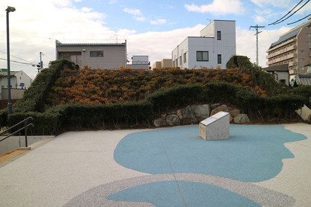 松本城・西総堀土塁公園 (2)