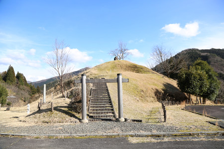 平維盛歴史の里・平維盛塚