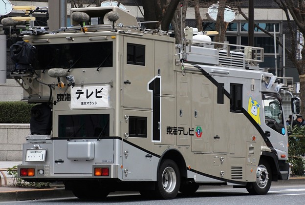 東海テレビ　HD移動中継車（後部）