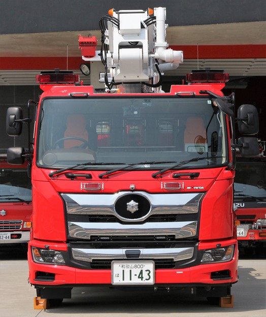 和歌山県有田市消防本部　屈折梯子付ポンプ車「天神」（前部）