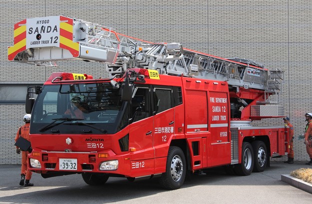 兵庫県三田市消防本部　35m級先端屈折式梯子車（水路付）