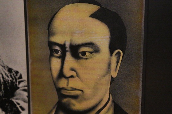alt
