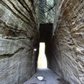 燈籠坂大師の切通しのトンネル