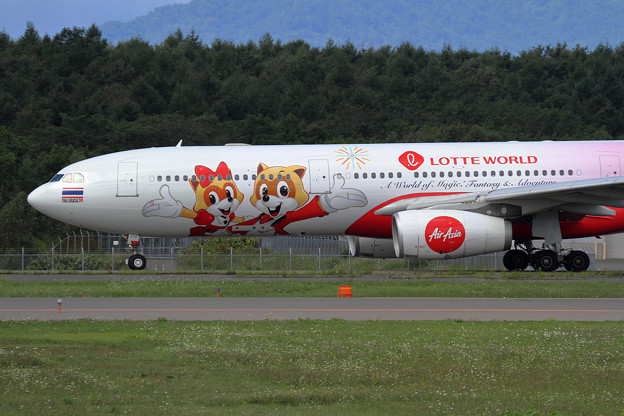 A330 ThaiAirAsiaX Lotte World livery HS-XTD (2)