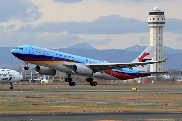 A330 東方航空 B-5943 takeoff (1)