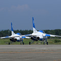 Photos: T-4 Blue Impulse 692/697 2機での展示飛行(4)