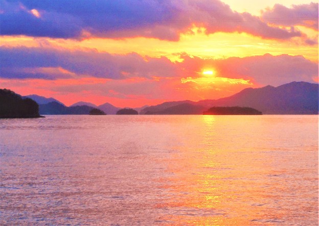 師走の瀬戸の夕陽