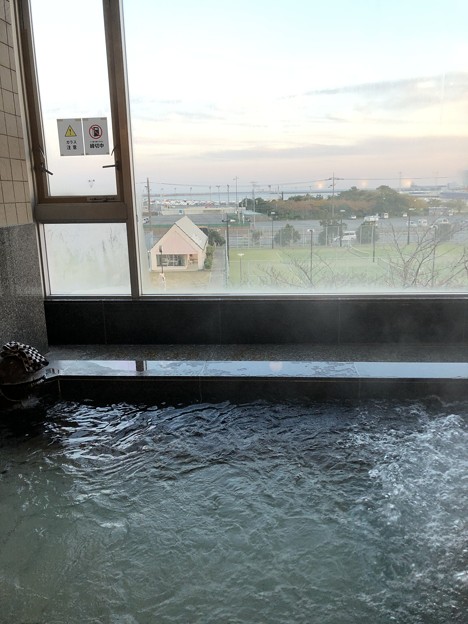 写真: 29お風呂から海がやっと見れました。