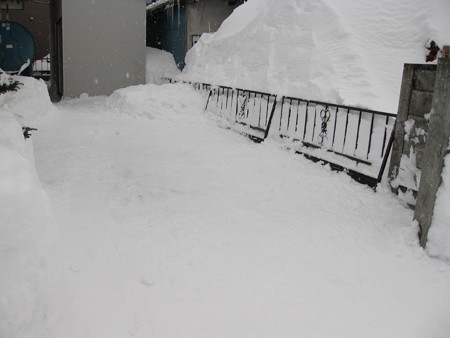 1月22日 台所外の吹きだまり除排雪完了
