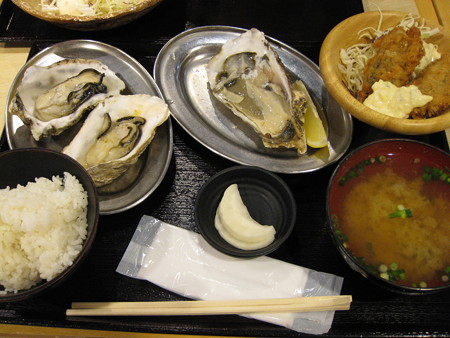 牡蠣定食Aセットと焼き牡蠣