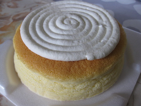 直径10cmくらいのホールケーキ