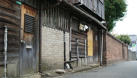 三六町【中将湯】裏手へ
