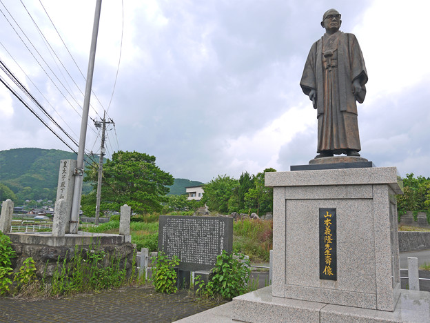 宮若市六郎丸交差点・山本義隆先生壽像 (3)
