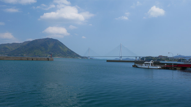瀬戸内海 大三島から見た多々羅大橋と生口島 (1)