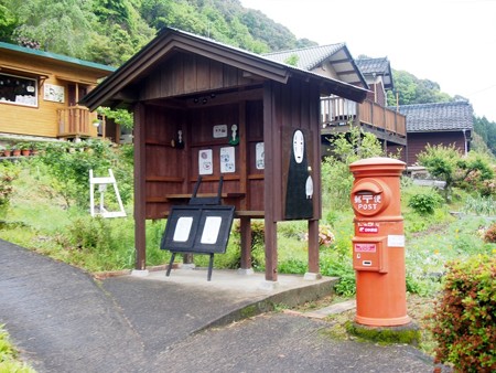 totorobusstop04