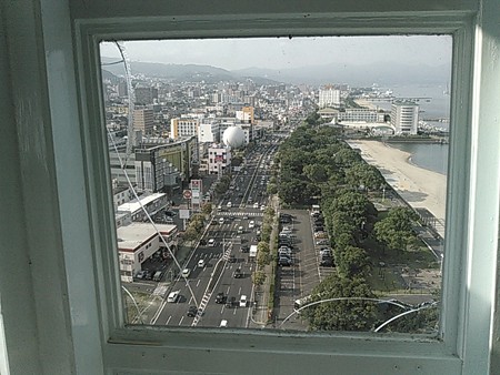 23別府タワー窓ひび割れ