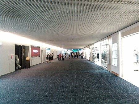 2.羽田空港内広い