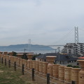 古墳から橋を望む