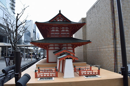 京都駅前のバスロータリー0030