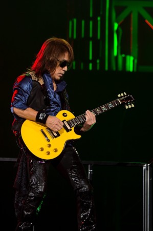 TAK MATSUMOTO／松本孝弘 モデル キャナリーイエロー B'z Official Website｜EXHIBITION