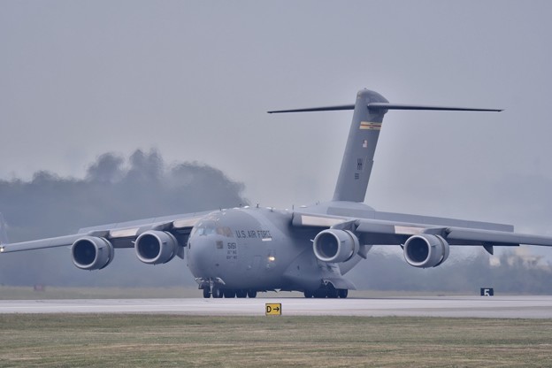小雨混じりの嘉手納基地。。ヒッカムのC-17グローブマスター飛来(1) 20180109