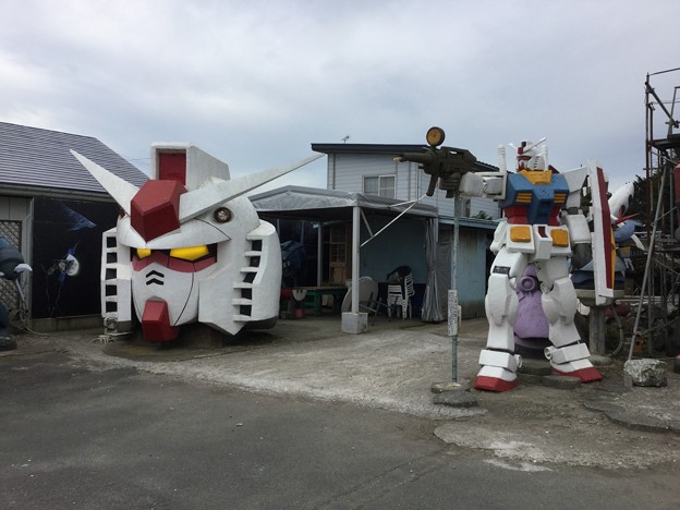 撮って出し。。青森県おいらせ町 地元有名場所 目立つガンダム 20180908