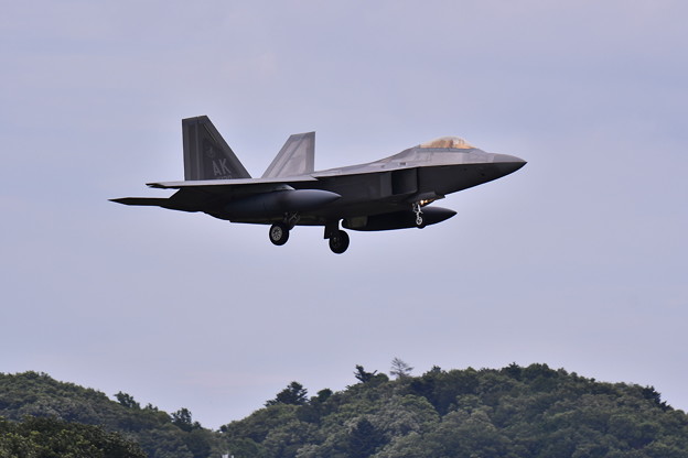 台風避難で横田に一機だけF22ラプター(1) 20180708