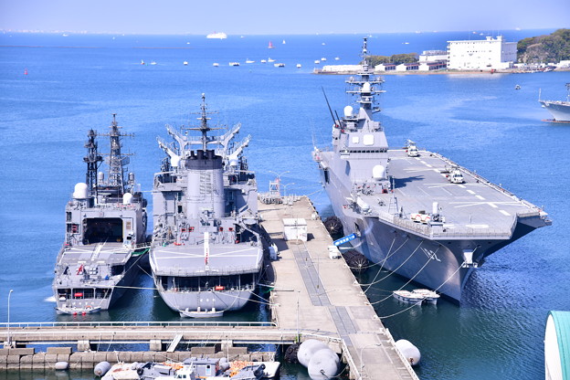 撮って出し。。横須賀基地に多くの艦船停泊 ? 20190420