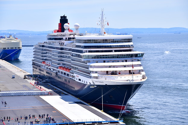 撮って出し 年に数回寄港 豪華大型客船クイーンエリザベス号 スカイウォークから(2) 20190428