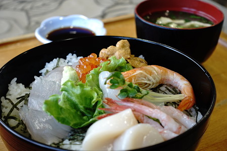 びいびい丼(道の駅・ゆうひパーク三隈【島根】)