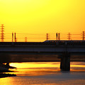 新幹線が走る朝景色