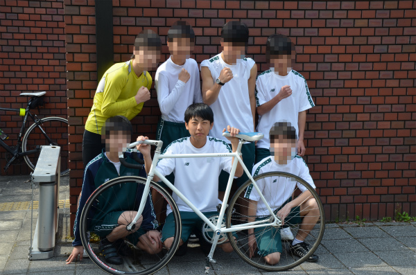 １年生の新入部員全員で記念撮影