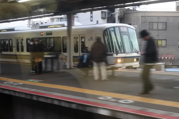 駅への停車時以外はLEDの行き先表示は消えている