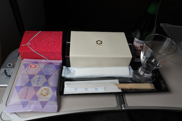 お弁当、スイーツ、おつまみ、お酒が付く
