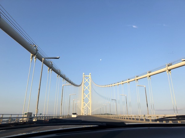 明石海峡大橋を渡り
