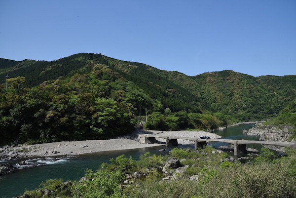 かっこいい沈下橋（向山橋）とVR-B