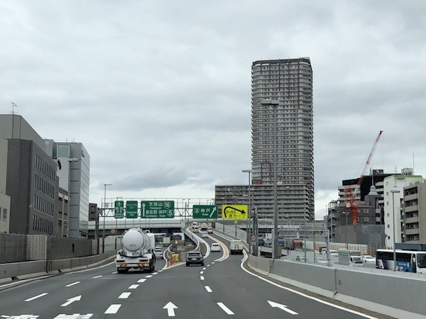 阪神高速に乗って