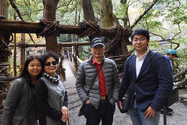 徳島県の祖谷の「かずら橋」