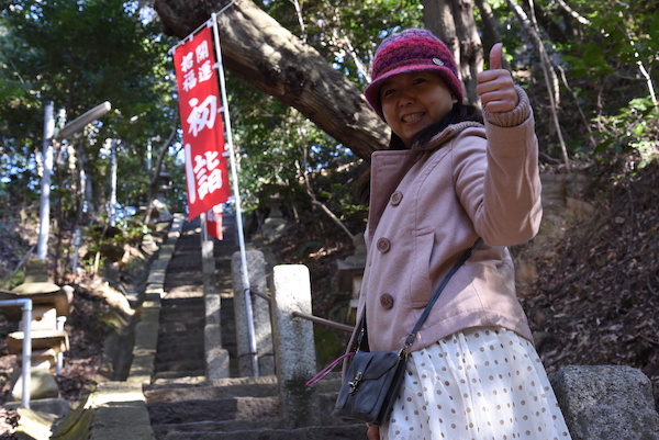 長い階段を登った先までお参り