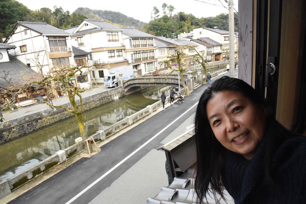 窓から城崎温泉の景色も楽しめる